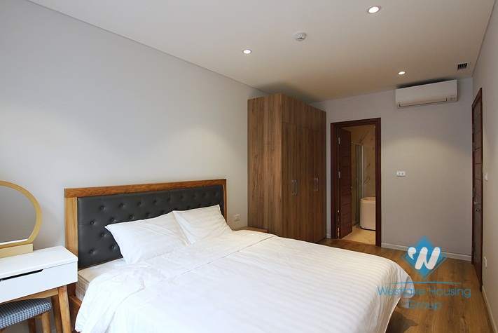 An exquisite 2 bedroom apartment for rent on Tu Hoa street