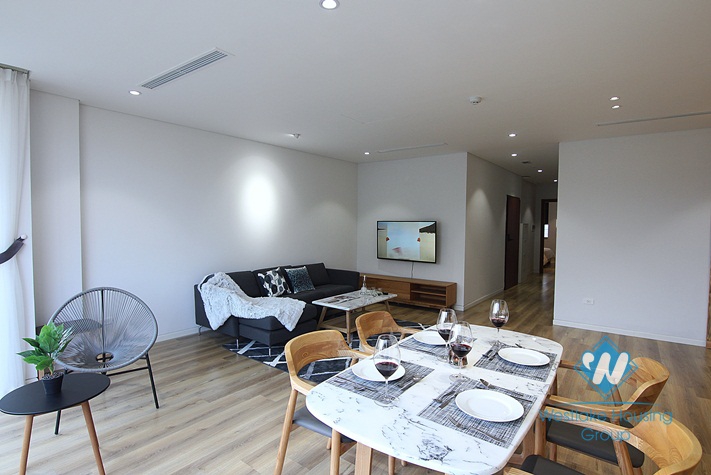 An exquisite 2 bedroom apartment for rent on Tu Hoa street
