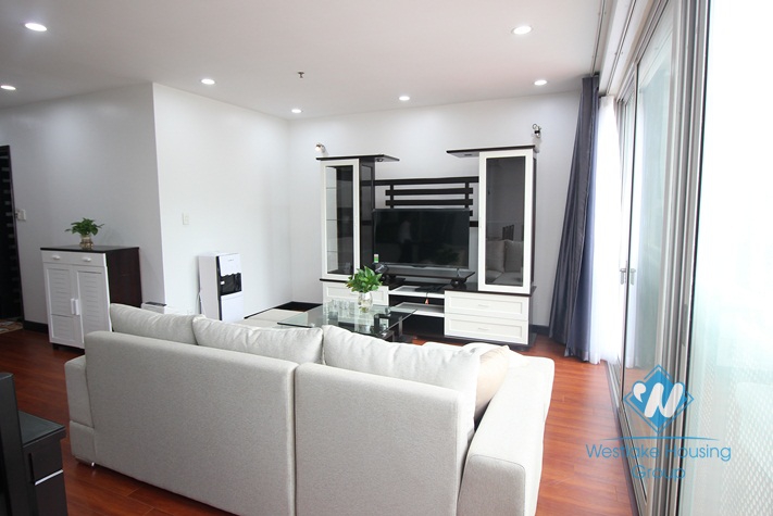 A shiny serviced apartment with 2 bedrooms for rent on Kim Ma street