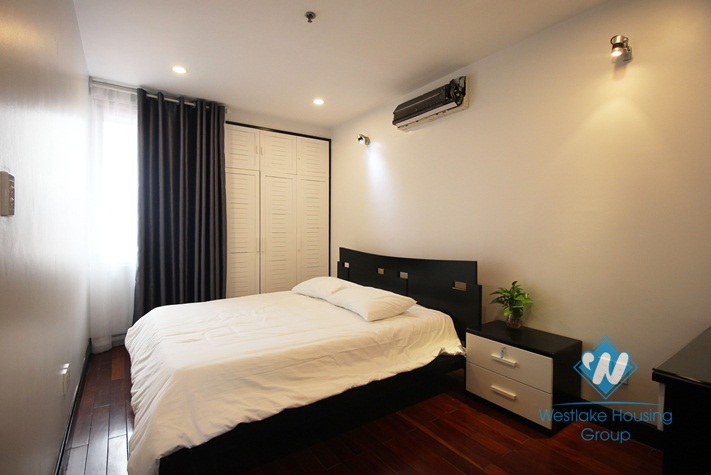 A shiny serviced apartment with 2 bedrooms for rent on Kim Ma street