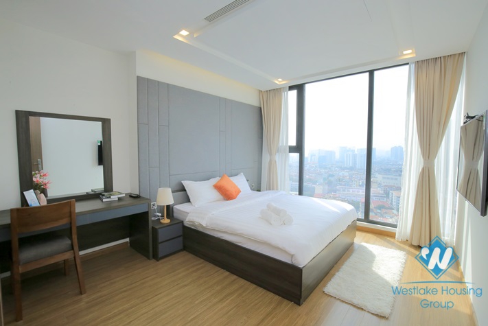 A superb three-bedroom apartment in the high-rise building Vinhome Metroplis, Lieu Giai, Ba Dinh