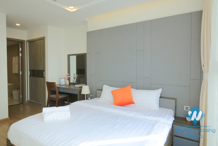 A superb three-bedroom apartment in the high-rise building Vinhome Metroplis, Lieu Giai, Ba Dinh