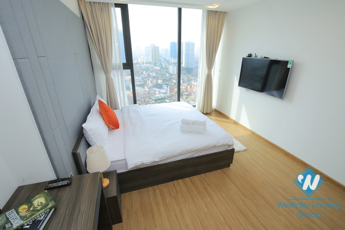 A superb three-bedroom apartment in the high-rise building Vinhome Metroplis, Lieu Giai, Ba Dinh