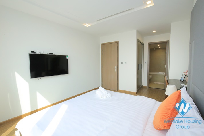 A superb three-bedroom apartment in the high-rise building Vinhome Metroplis, Lieu Giai, Ba Dinh