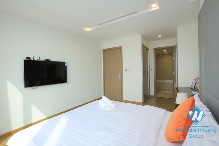 A superb three-bedroom apartment in the high-rise building Vinhome Metroplis, Lieu Giai, Ba Dinh