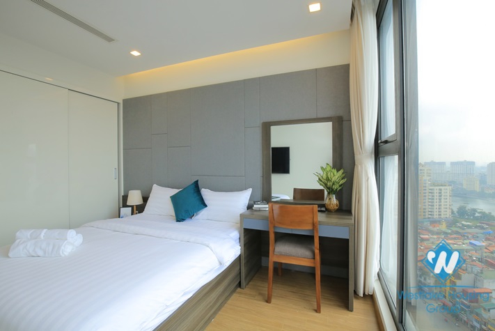 A superb three-bedroom apartment in the high-rise building Vinhome Metroplis, Lieu Giai, Ba Dinh