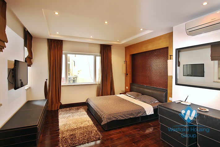 A lakeview 3 bedroom apartment for rent in Quang An, Tay Ho