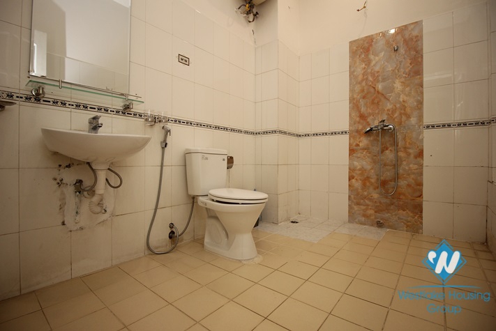 Simple and low-priced one bedroom apartment on Phan Huy Ich, Ba Dinh, Hanoi
