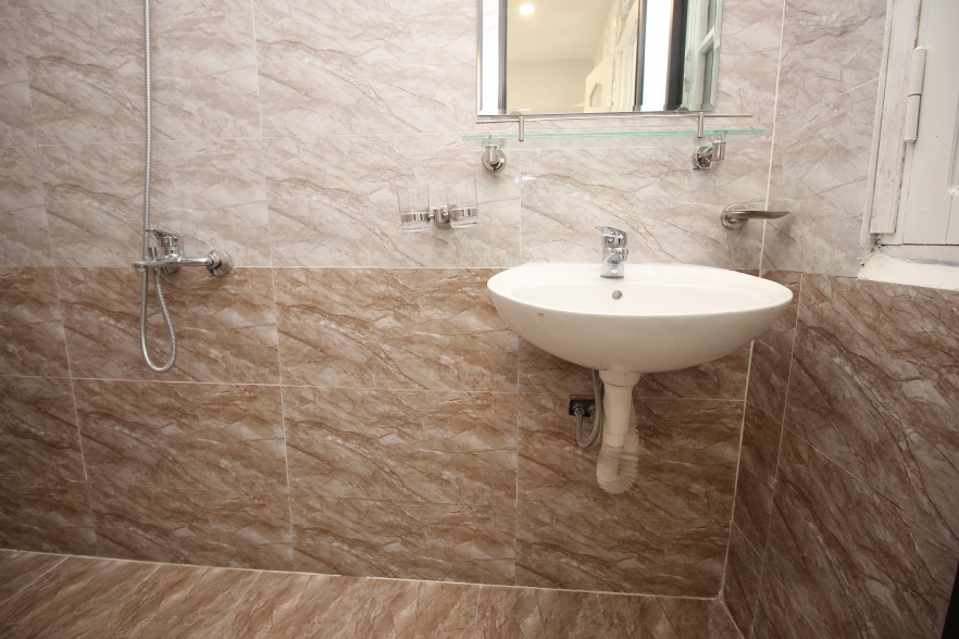 Bright one bedroom apartment for rent in Phan Huy Ich, Ba Dinh area
