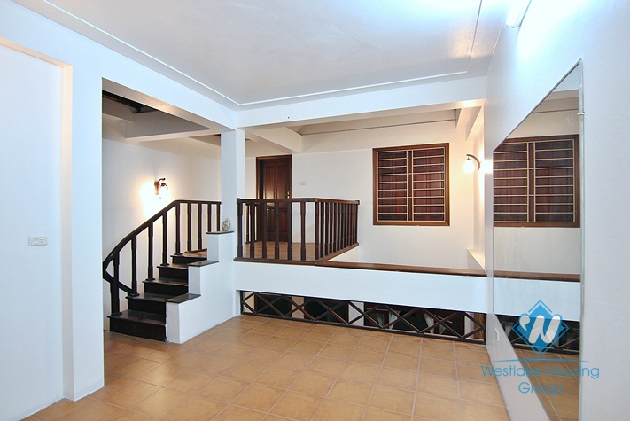 A good 4 bedrooms house for rent in Xuan Dieu, Tay Ho, Ha Noi