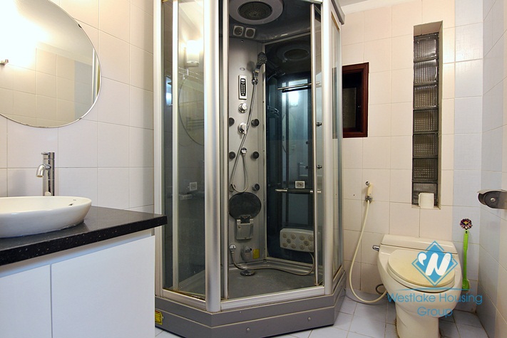A good 4 bedrooms house for rent in Xuan Dieu, Tay Ho, Ha Noi