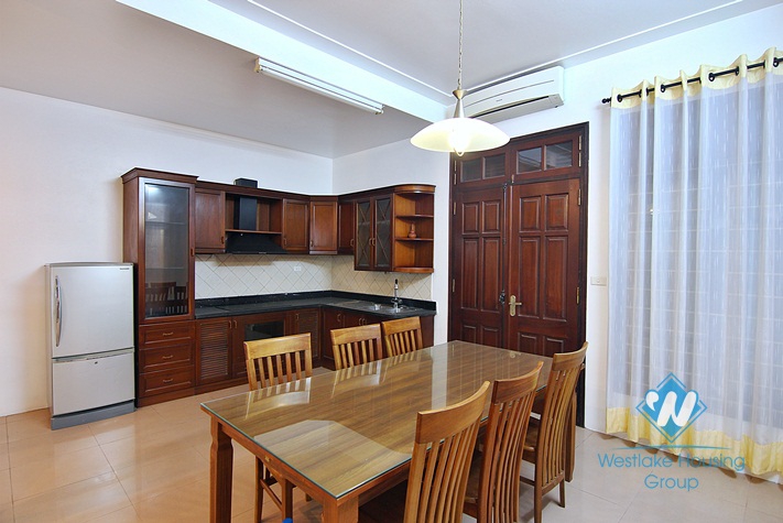 A good 4 bedrooms house for rent in Xuan Dieu, Tay Ho, Ha Noi