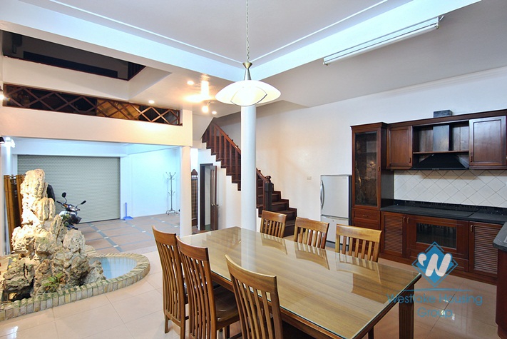 A good 4 bedrooms house for rent in Xuan Dieu, Tay Ho, Ha Noi