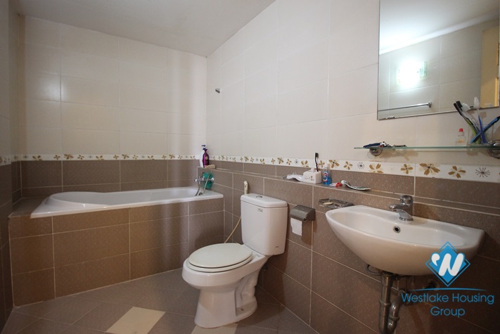 A spacious three-bedroom apartment on Hoang Dao Thuy street, Cau Giay