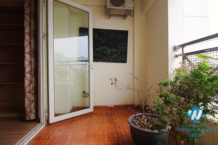 A spacious three-bedroom apartment on Hoang Dao Thuy street, Cau Giay