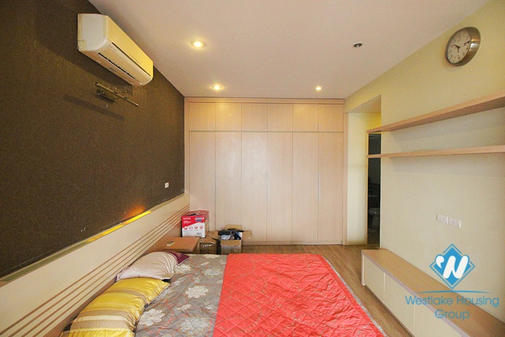 A spacious three-bedroom apartment on Hoang Dao Thuy street, Cau Giay