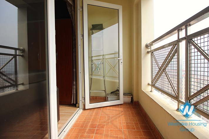 A spacious three-bedroom apartment on Hoang Dao Thuy street, Cau Giay