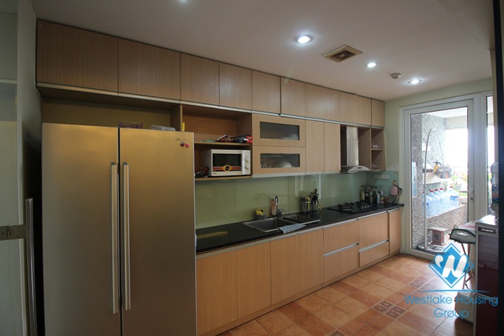 A spacious three-bedroom apartment on Hoang Dao Thuy street, Cau Giay