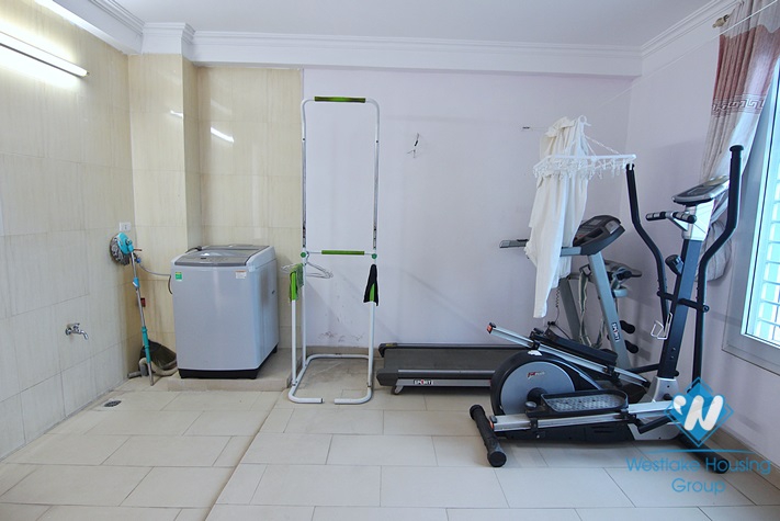 An inexpensive five-bedroom house on Au Co street close to Nhat Tan flower garden, Tay Ho dsitrict