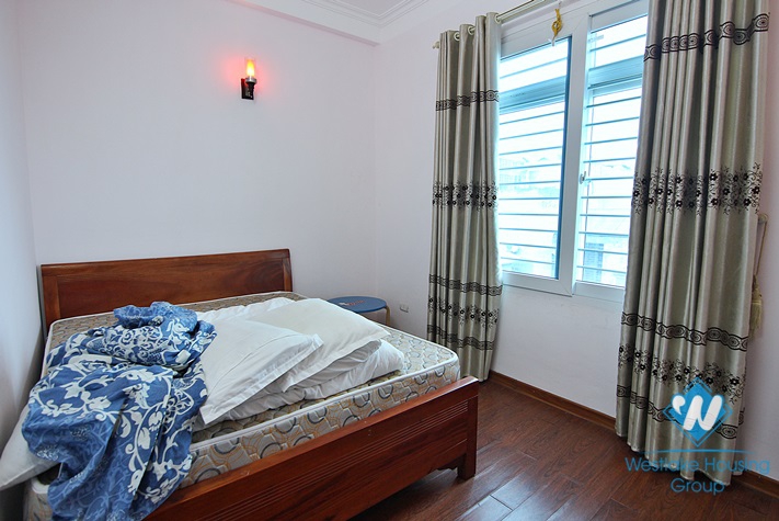 An inexpensive five-bedroom house on Au Co street close to Nhat Tan flower garden, Tay Ho dsitrict