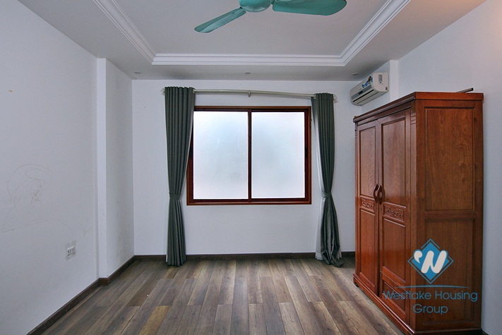 A cheap 3 bedroom house for rent in Au co, Tay ho