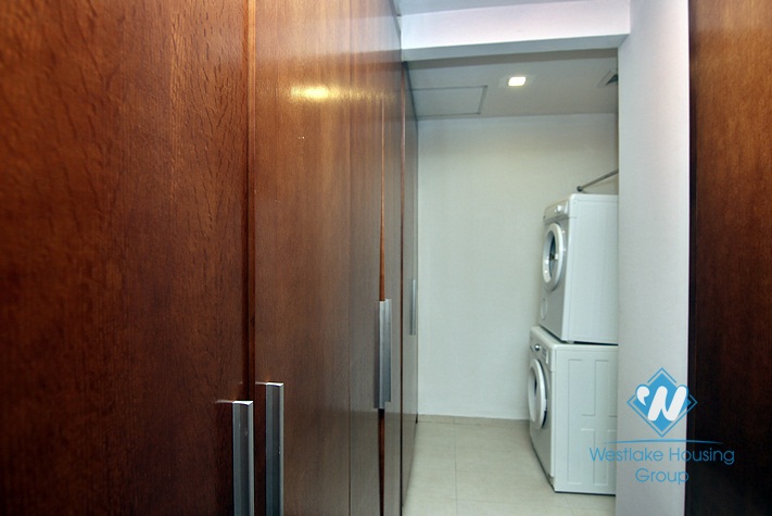 A beautiful 3 bedroom apartment with lake view in Xuan Dieu, Tay Ho