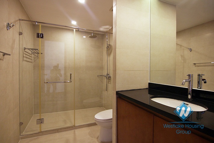 A beautiful 3 bedroom apartment with lake view in Xuan Dieu, Tay Ho