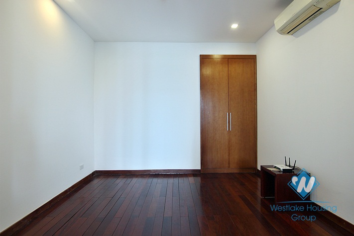 A beautiful 3 bedroom apartment with lake view in Xuan Dieu, Tay Ho
