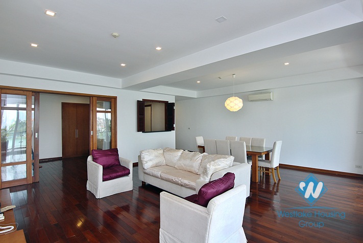 A beautiful 3 bedroom apartment with lake view in Xuan Dieu, Tay Ho