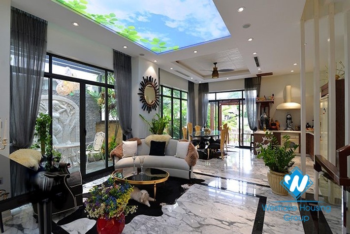 Top quality Vinhomes Riverside villa to rent in Hanoi