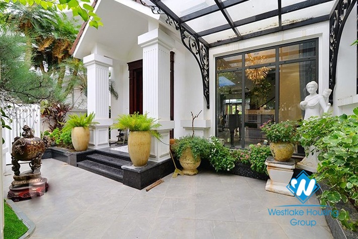 Top quality Vinhomes Riverside villa to rent in Hanoi