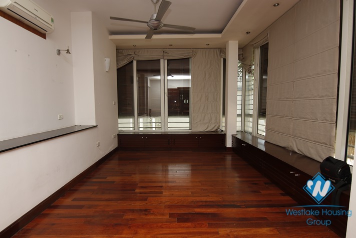 A cozy four-bedroom house close to the Old Quater on To That Thiep street, Ba Dinh district