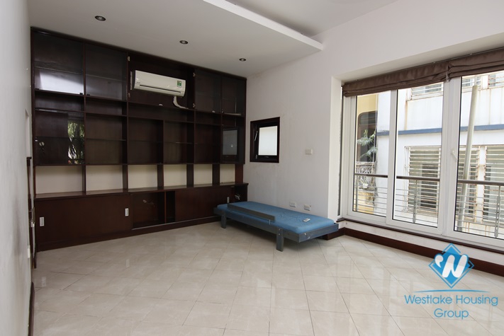 A cozy four-bedroom house close to the Old Quater on To That Thiep street, Ba Dinh district