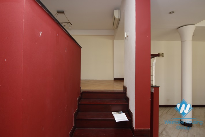 A cozy four-bedroom house close to the Old Quater on To That Thiep street, Ba Dinh district