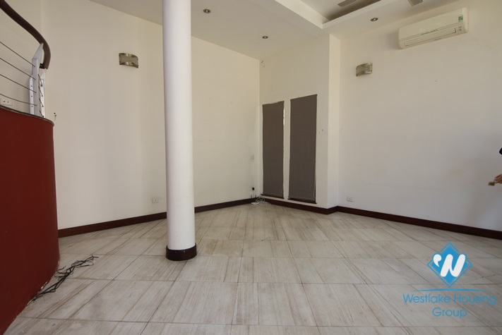 A cozy four-bedroom house close to the Old Quater on To That Thiep street, Ba Dinh district