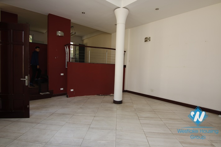 A cozy four-bedroom house close to the Old Quater on To That Thiep street, Ba Dinh district