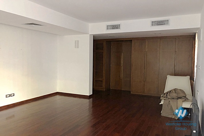 A spacious, modern villa for rent in Vuon Dao Compound