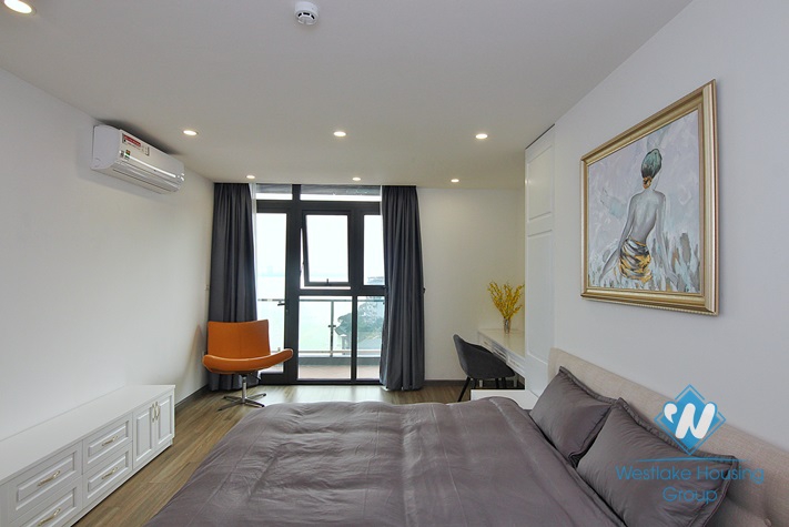 A new 2 bedroom apartment with lake view in Xuan Dieu, Tay Ho