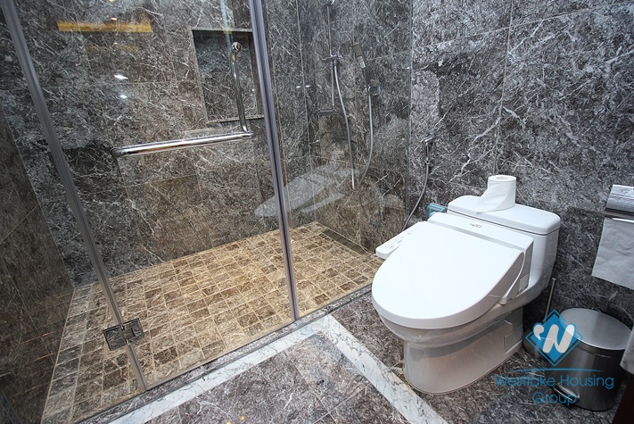 A gorgeous two bedrooms apartment for rent in Truc Bach, Ba Dinh