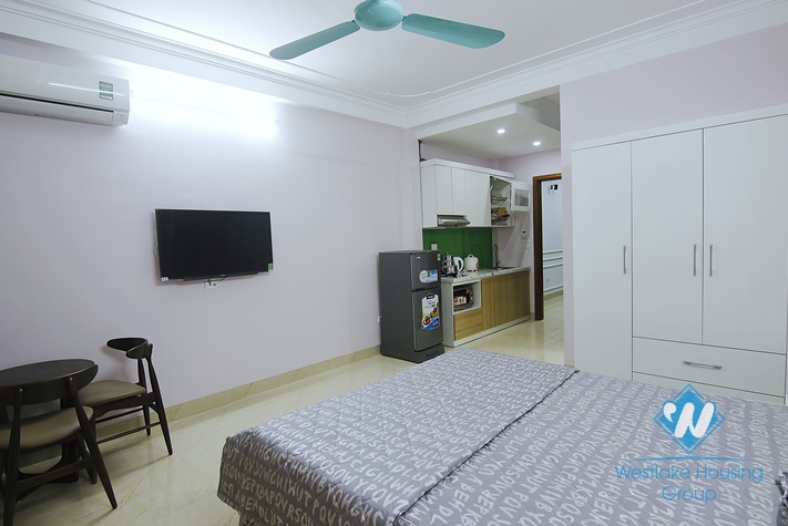 Spacious studio for rent in Hoang Hoa Tham, Ba Dinh