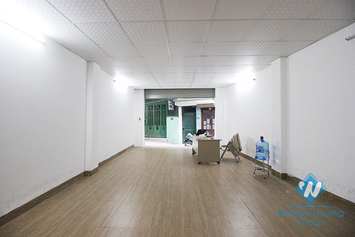 An office for rent in Tran Duy Hung, Cau Giay, Ha Noi