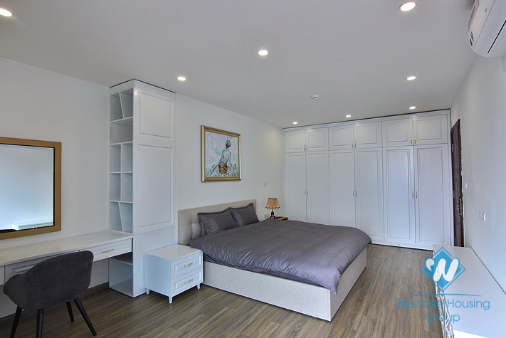 A new 2 bedroom apartment with lake view in Xuan Dieu, Tay Ho
