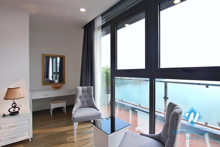 A new 2 bedroom apartment with lake view in Xuan Dieu, Tay Ho
