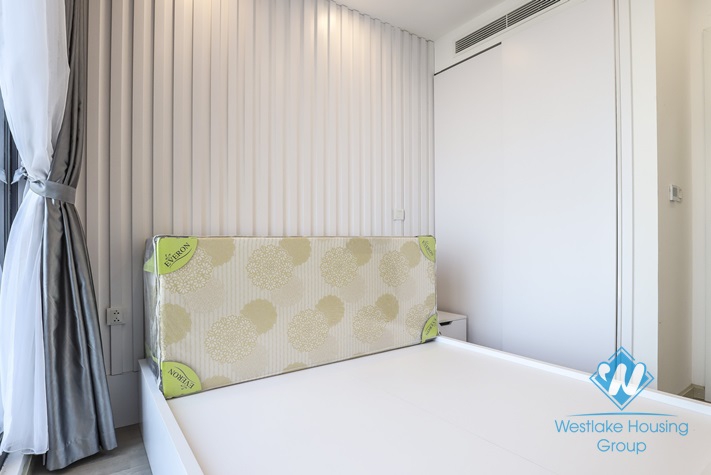 Morden two bedrooms apartment for rent in Vinhomes Metropolis, Ba Dinh, Hanoi