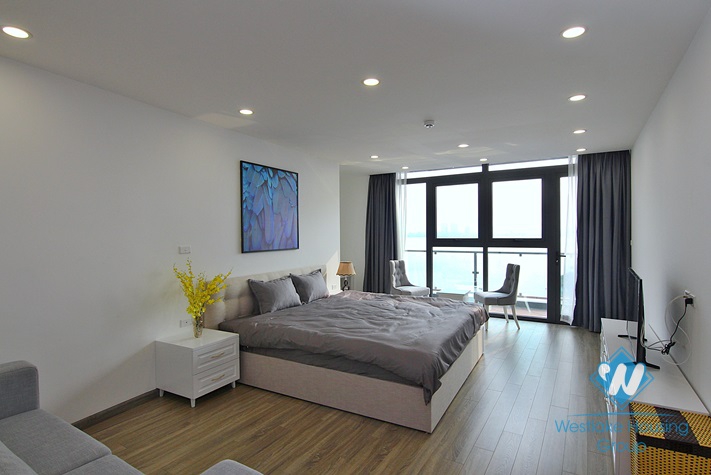 A new 2 bedroom apartment with lake view in Xuan Dieu, Tay Ho