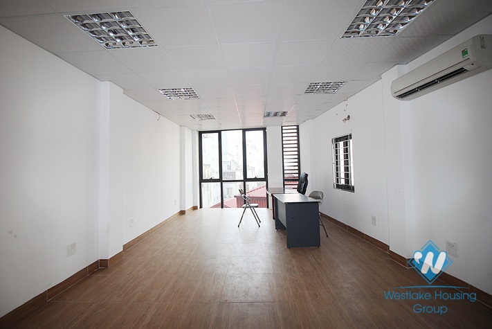 An office for rent in Tran Duy Hung, Cau Giay, Ha Noi