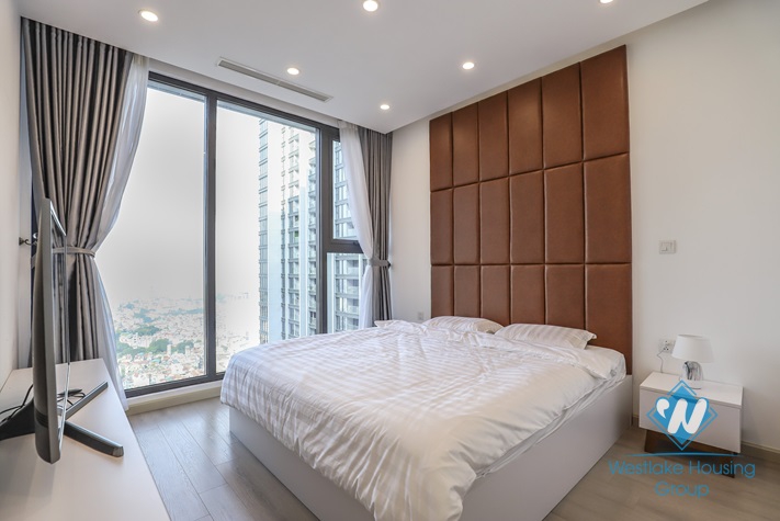 Morden two bedrooms apartment for rent in Vinhomes Metropolis, Ba Dinh, Hanoi