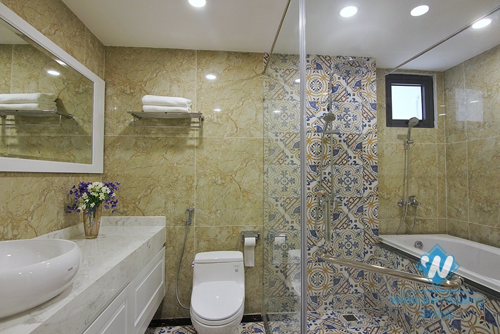 A new 2 bedroom apartment with lake view in Xuan Dieu, Tay Ho