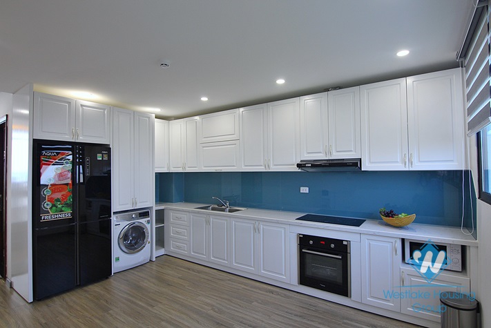 A new 2 bedroom apartment with lake view in Xuan Dieu, Tay Ho