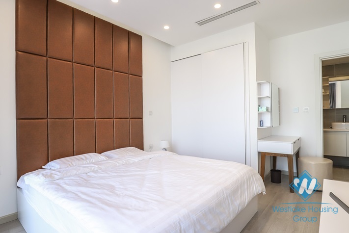Morden two bedrooms apartment for rent in Vinhomes Metropolis, Ba Dinh, Hanoi